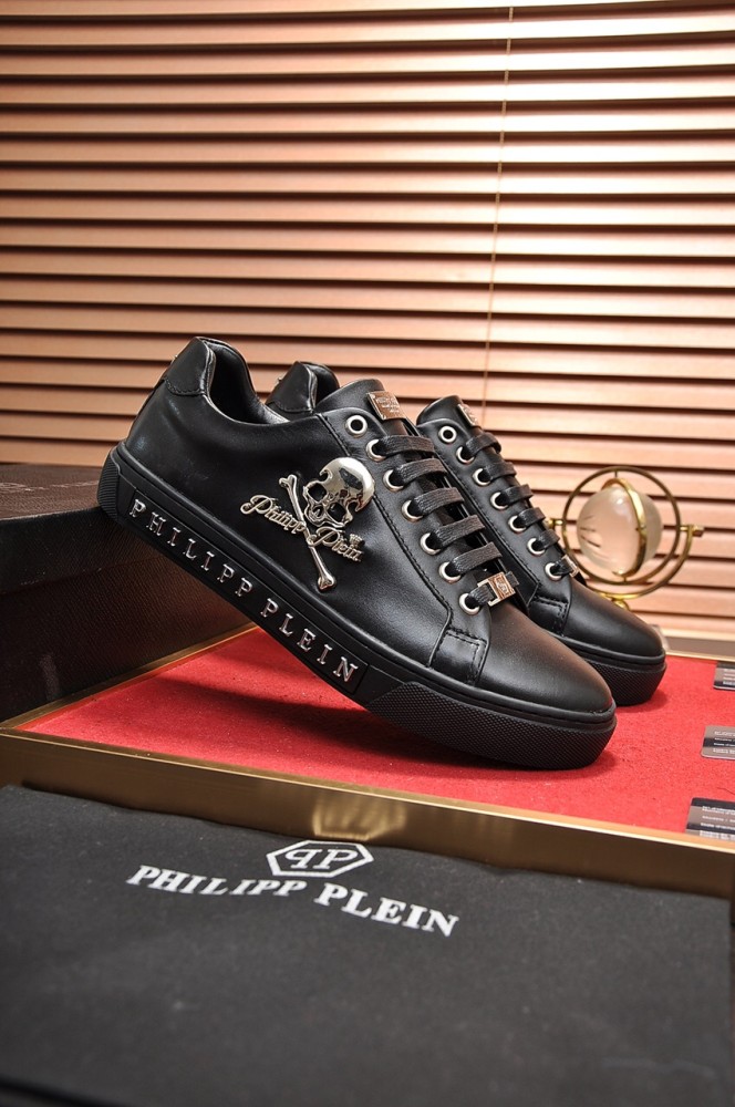 Philipp Plein Low Top Sneakers 33