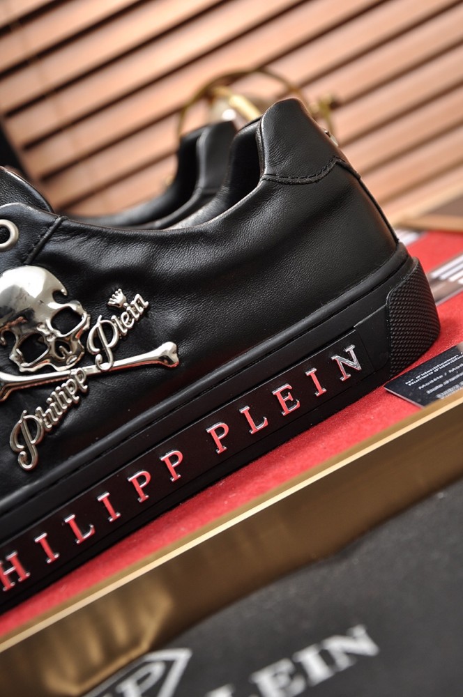 Philipp Plein Low Top Sneakers 33
