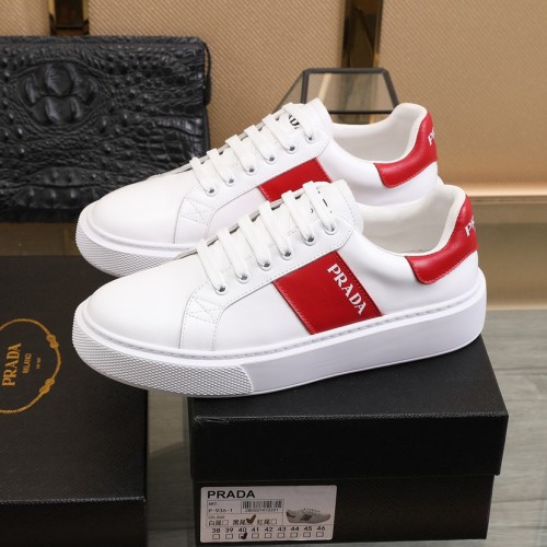 Prada Low Top sneaker 38