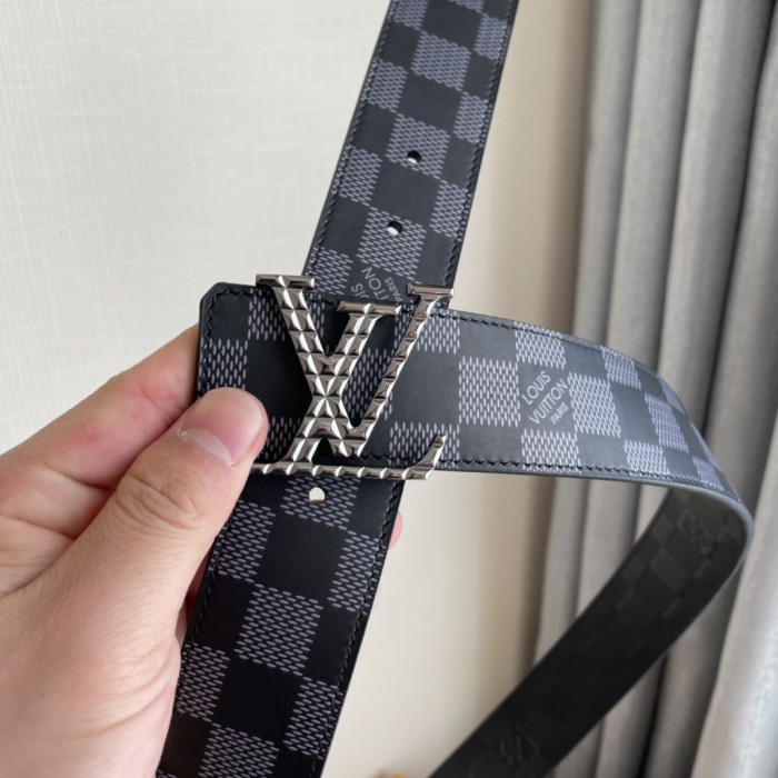 Louis Vuitton Belt 6 (width 4cm)