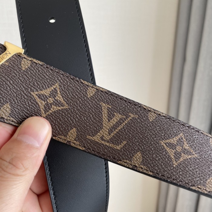 Louis Vuitton Belt 8 (width 4cm)