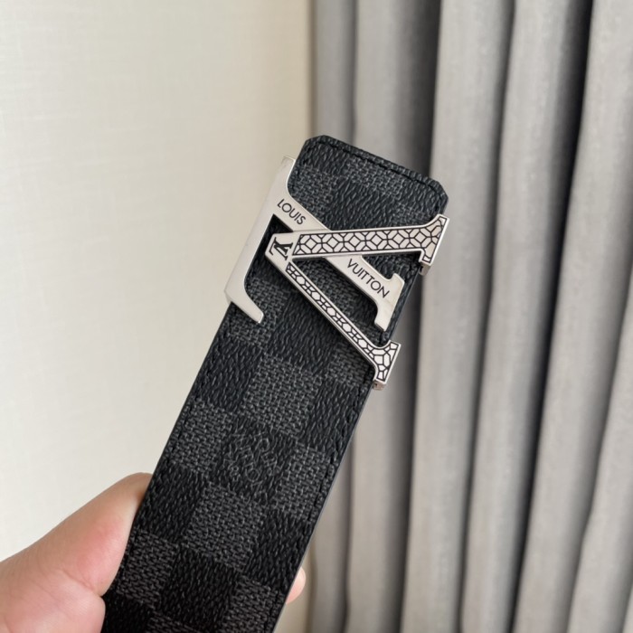 Louis Vuitton Belt 8 (width 4cm)