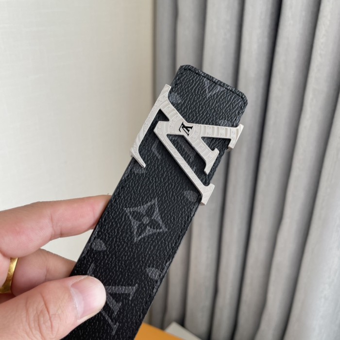 Louis Vuitton Belt 8 (width 4cm)