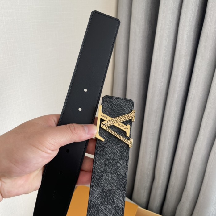 Louis Vuitton Belt 8 (width 4cm)