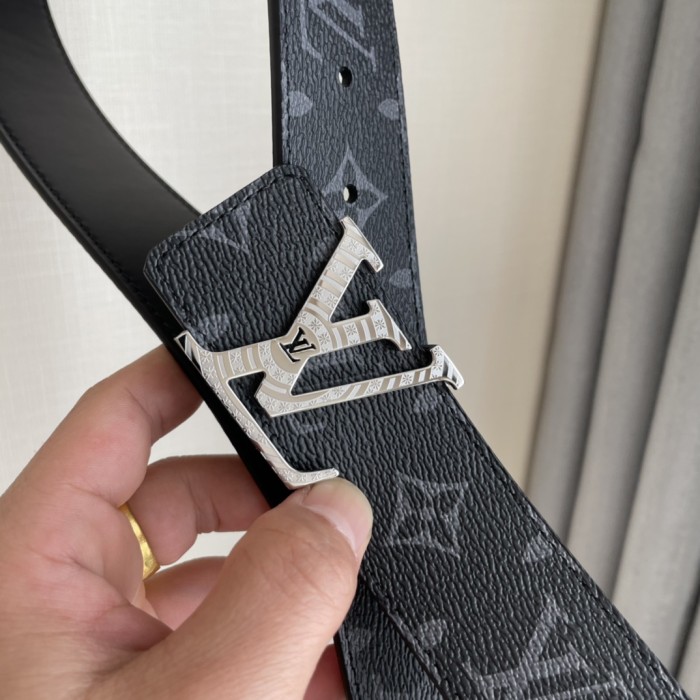 Louis Vuitton Belt 8 (width 4cm)