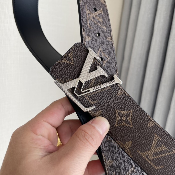 Louis Vuitton Belt 8 (width 4cm)