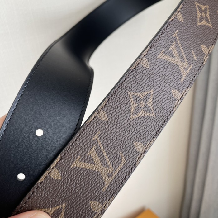 Louis Vuitton Belt 8 (width 4cm)