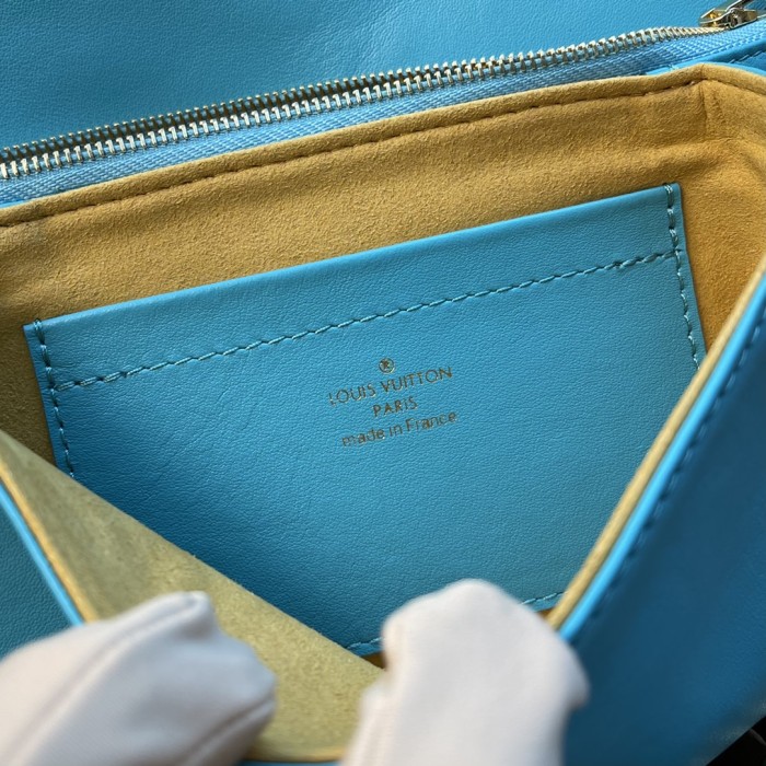 Handbag Louis Vuitton Pochette Coussin Monogram M80744 size 20 x 14 x 8cm