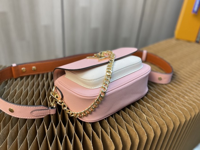 Handbag Louis Vuitton M58557 Lockme Tender size：19 x 13 x 8 cm