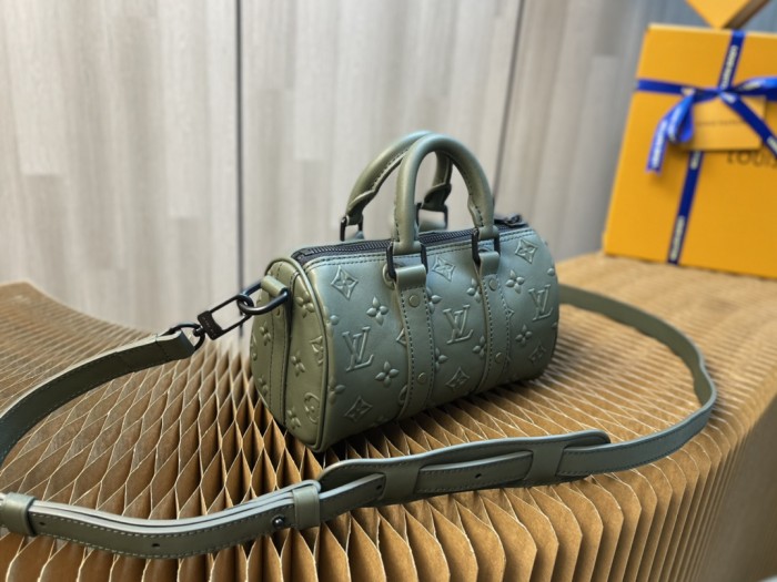 Handbag Louis Vuitton Keepall XS Monogram Seal size：21 x 12 x 9 cm