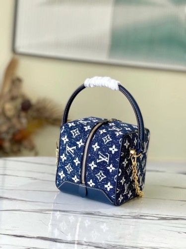 Handbag Louis Vuitton M59611 size：16.0x16.0x16.0 cm