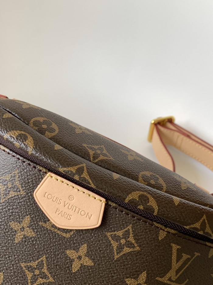 Handbag Louis Vuitton M43644 BUMBAG size 37x 14x 13cm