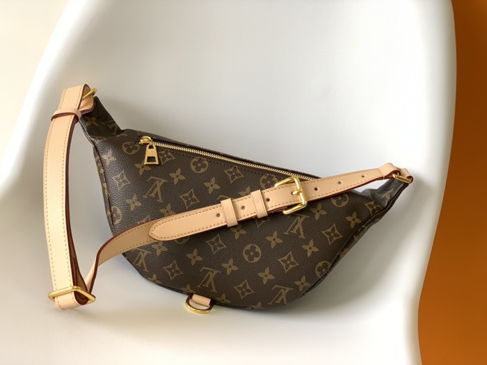Handbag Louis Vuitton M43644 BUMBAG size 37x 14x 13cm