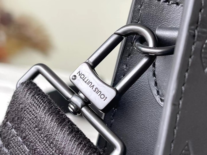 Handbag Louis Vuitton M81018 M81115 size 22 x 14.5 x 4.5cm