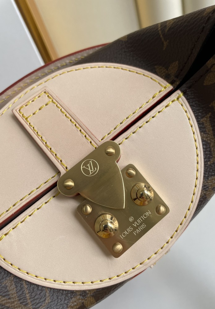 Handbag Louis Vuitton M43587 size 22×23×14cm