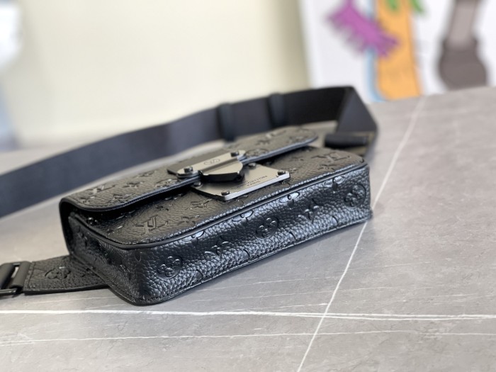 Handbag Louis Vuitton M58487 size 21 x 15 x 4 cm
