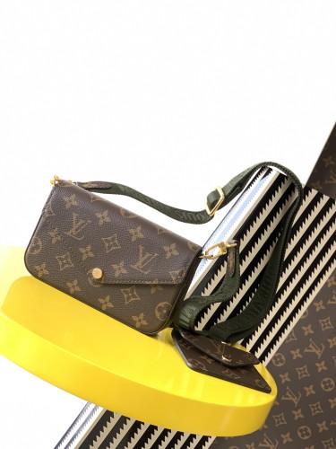 Handbag Louis Vuitton M80091 size 17x9.6x3.5cm