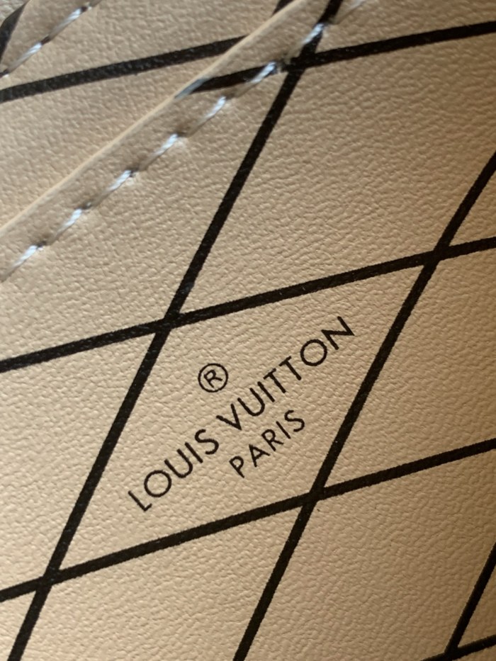 Handbag Louis Vuitton M67913 M67873 size 11 x 17.5 x 3.5cm