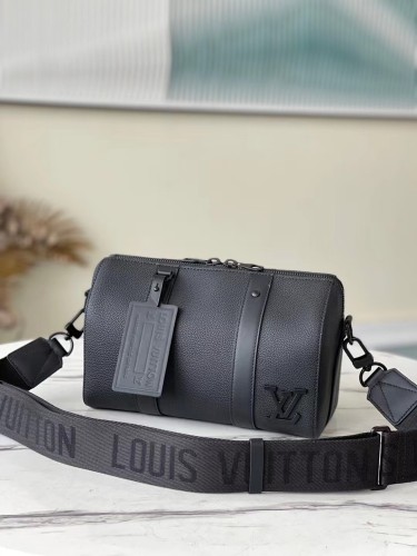 Handbag Louis Vuitton M57082 size 27 × 17× 13cm