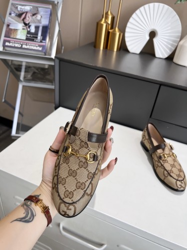 Gucci Women's maxi GG Gucci Jordaan loafer WOMEN 6