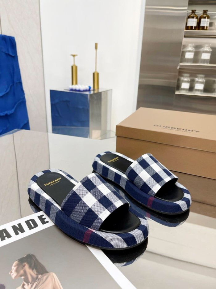 BURBERRY Buckingham Slides WOMEN 1