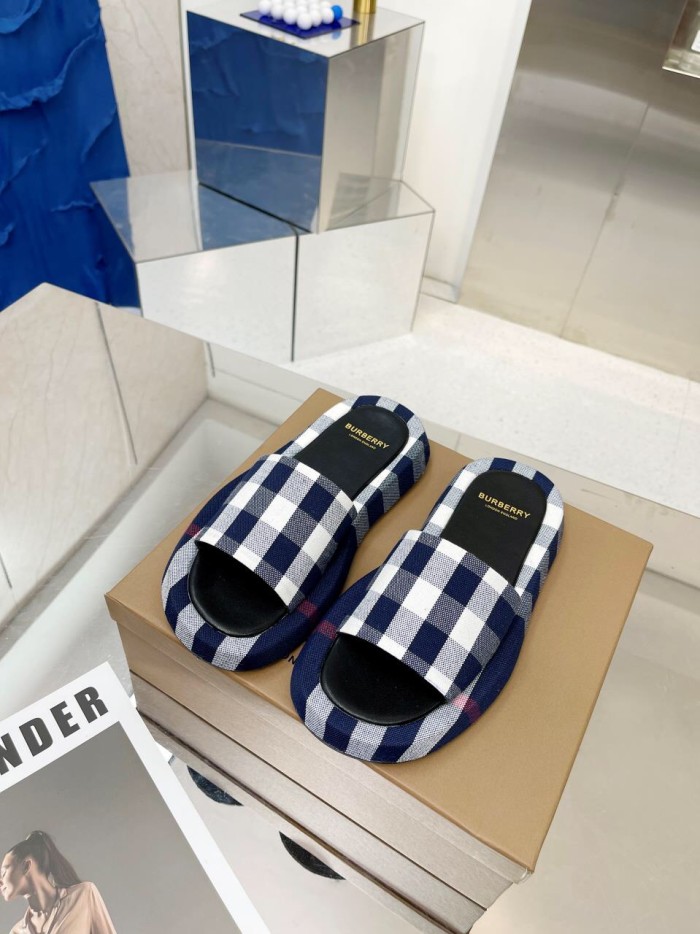 BURBERRY Buckingham Slides WOMEN 1