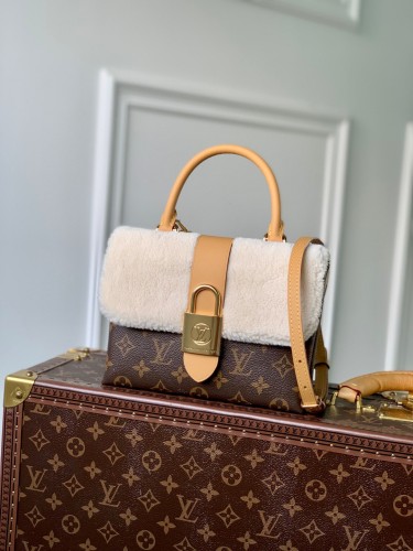 Handbag Louis Vuitton M46318 size 21cmx 17cmx 8cm