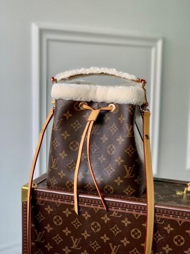 Handbag Louis Vuitton M46319 size 20cmx 20cmx 13cm
