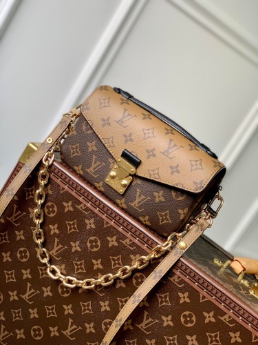 Handbag Louis Vuitton M46279 size 21.5cmx 6cmx 13.5cm