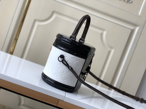 Handbag Louis Vuitton M20487 size 15 x 17 x 15cm