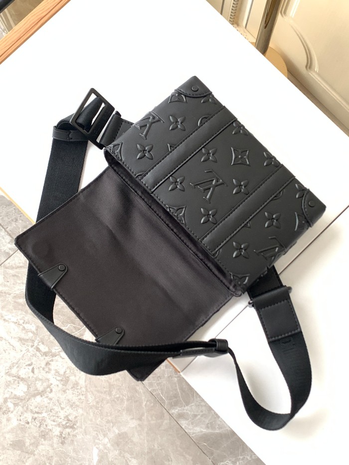 Handbag Louis Vuitton M57952 size 20.5 x 14 x 4.5cm