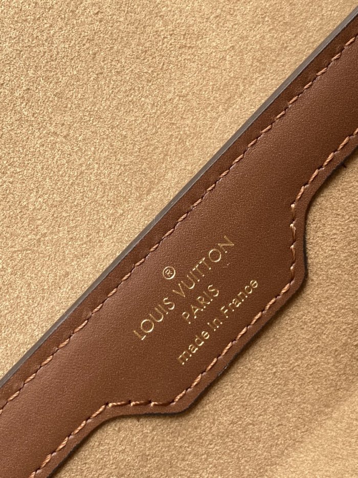 Handbag Louis Vuitton M57835 size 19*9*9cm