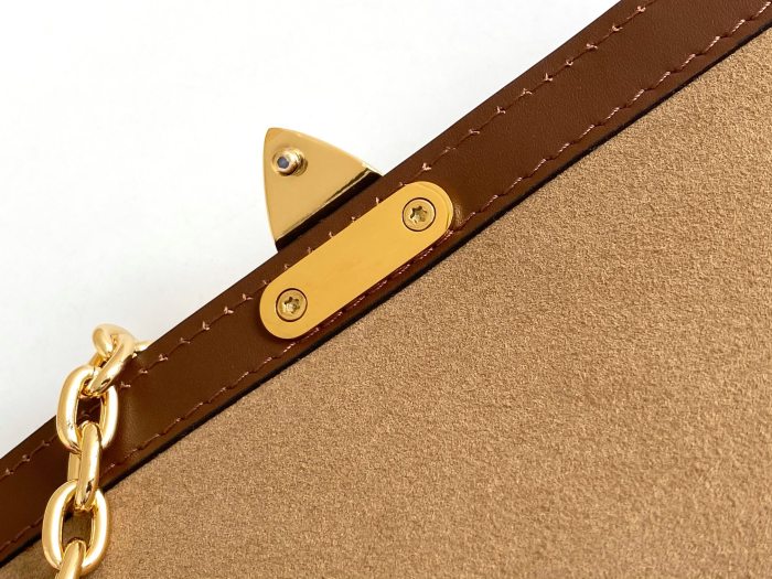 Handbag Louis Vuitton M57835 size 19*9*9cm