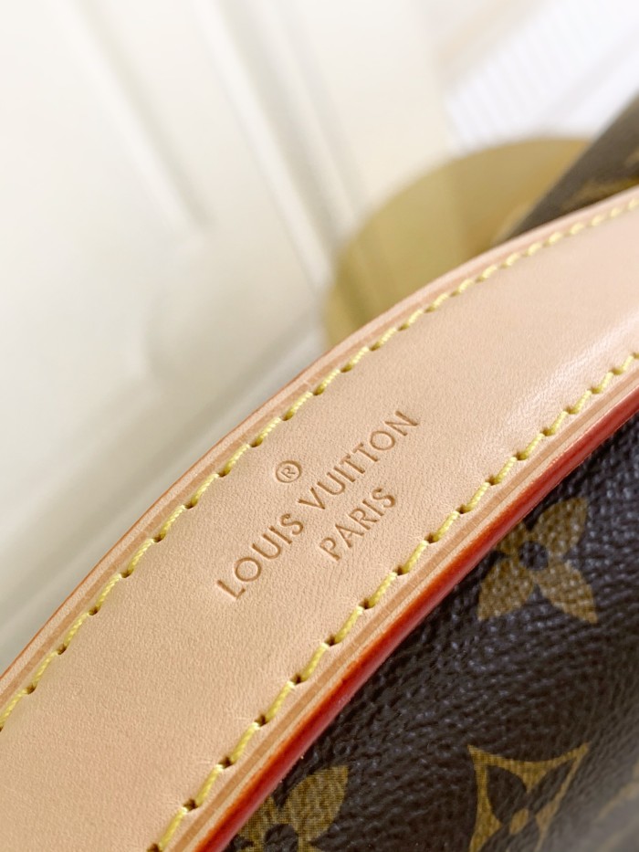Handbag Louis Vuitton M40780 size 25 x 19 x 9 cm