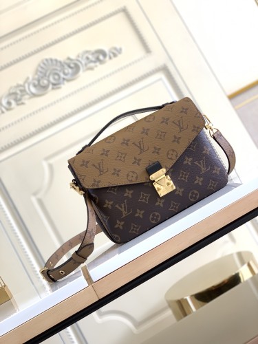 Handbag Louis Vuitton M41465 size 25 x 19 x 9 cm