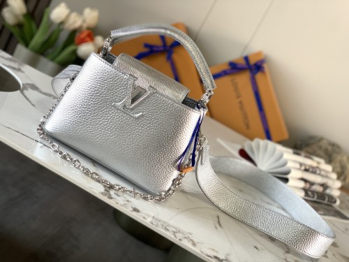 Handbag Louis Vuitton M80239 size 21 x 14 x 8 