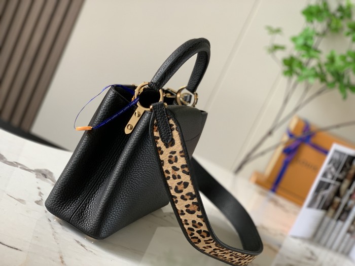 Handbag Louis Vuitton M57215 size 27 x 18 x 9