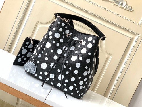 Handbag Louis Vuitton M21753 size 26.0 x 26.0 x 17.5