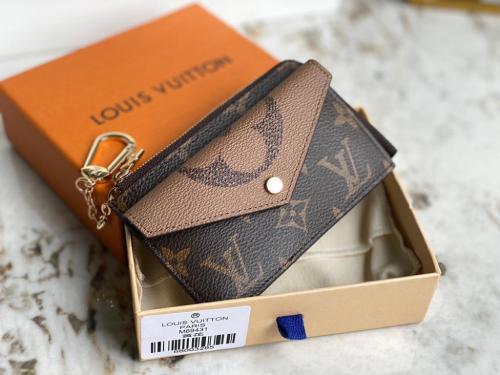 Handbag Louis Vuitton M69431 size 13*9.5*2.5cm