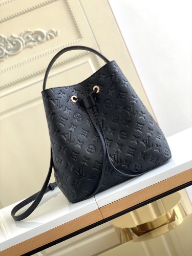 Handbag Louis Vuitton M45256 size26.0 x 26.0 x 17.5