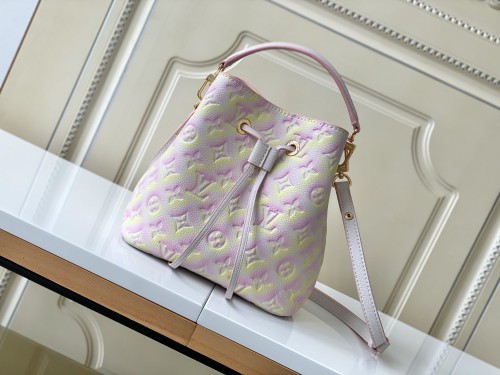 Handbag  Louis Vuitton  M46174  size 20 x 20 x 13  cm