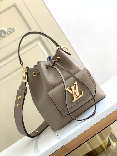 Handbag  Louis Vuitton  M57688  size 23.0 x 23.0 x 16.0 cm
