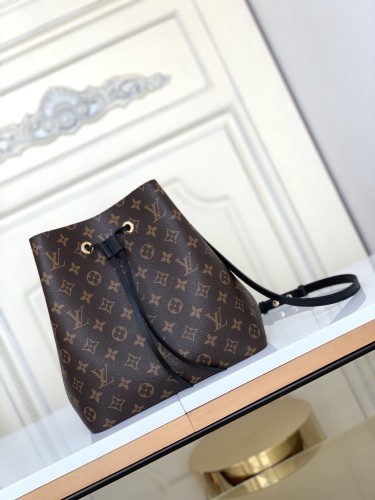 Handbag  Louis Vuitton  M44022 size  26.0 x 22.0 x 27.0 cm 