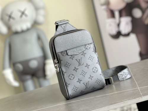 Handbag   Louis Vuitton  M30741  size 13 x 21 x 5 cm 