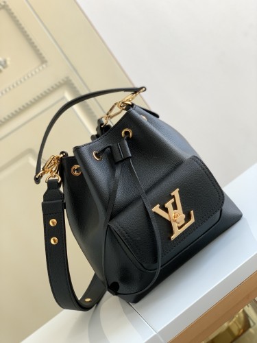  Handbag   Louis Vuitton  M57687  size  23.0 x 23.0 x 16.0 cm