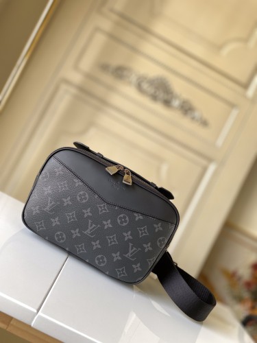  Handbag   Louis Vuitton  M42906 size  28.0 x 18.0 x 5.0 cm