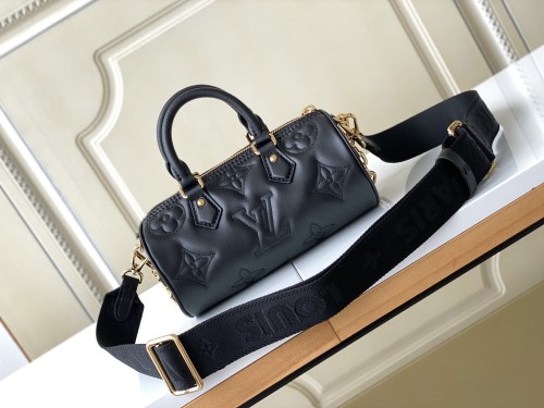 Handbag  Louis Vuitton   M59800  size  20x10x10  cm