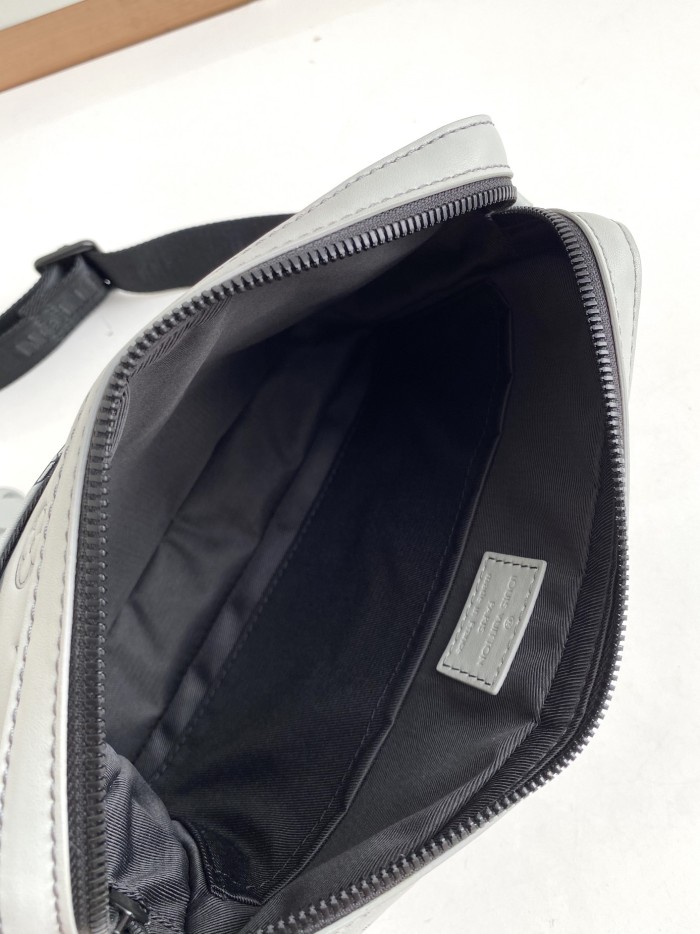 Handbag   Louis Vuitton  M46104  26 x 18.5 x 5  cm