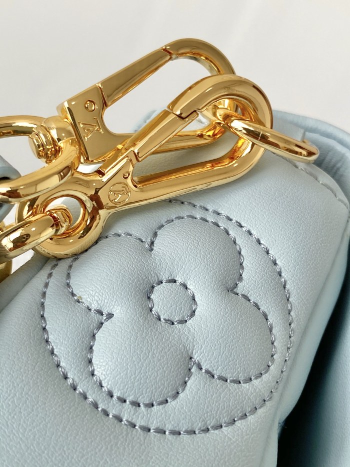  Handbag   Louis Vuitton  M81399  size  20.0 x 12.0 x 6.0  cm