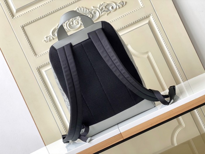 Handbag   Louis Vuitton  M46105  size 33 x 41 x 18  cm 